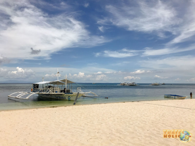 Plage devant le centre de plongée Evolution à Malapascua